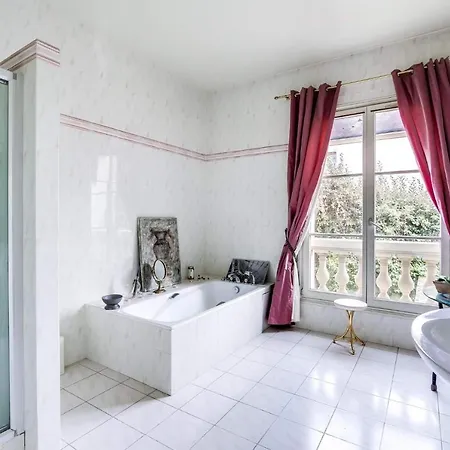 La Demeure D'iris Bed & Breakfast