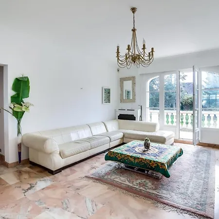 La Demeure D'iris Bed & Breakfast *